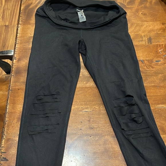 NWOT Hidden High Rise Mono B Black Laser Etched Leggings - Picture 2 of 2